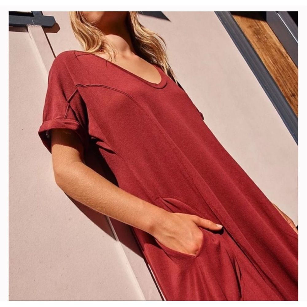Free Peolpe Beach Meadow tee maxi dress in wild Garnet XS with pockets - Picture 5 of 9